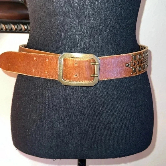 Sundance Women’s Brown Leather Belt with Rivets, Studs Size Small - Picture 2 of 14